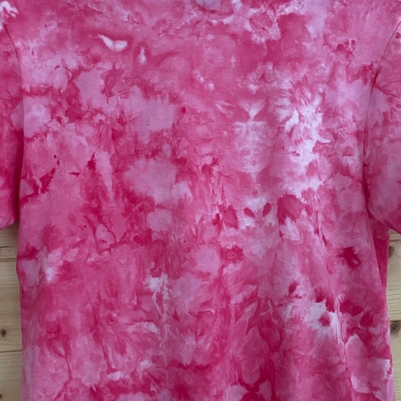 NEW Unisex GILDAN Small Ice Tie-Dye Soft Style T-Shirt Vibrant Coral Pink - Picture 4 of 8